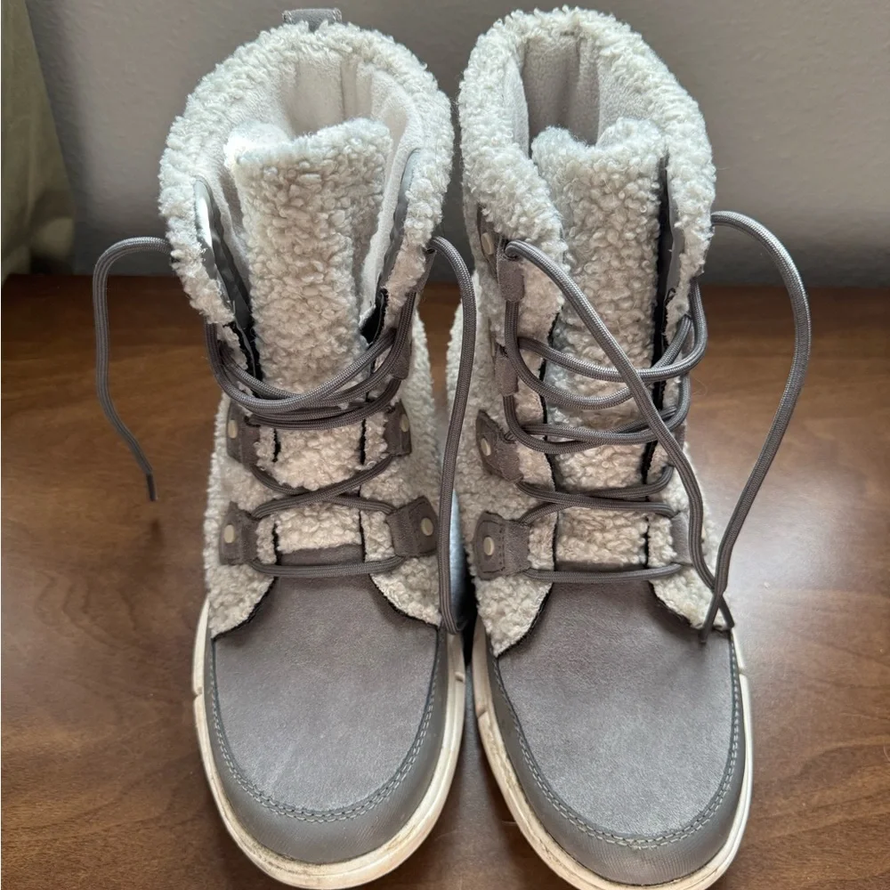Sorel Gray and White Fleece-Lined Boots - Picture 7 of 7